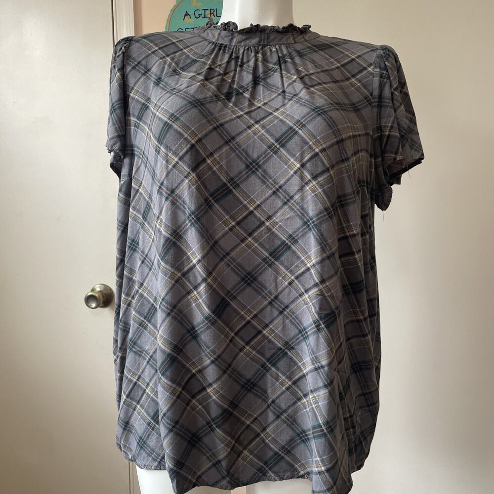Torrid Grey Black Green Plaid Short Sleeve Top Size 0